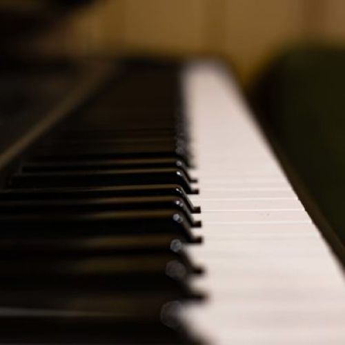 Klaviatur eines Pianos – Musik und Produktionen bei Förderturm Musik